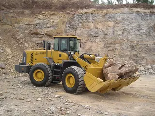 5吨级装载机性能解析：高效动力与可靠承载能力的工程利器