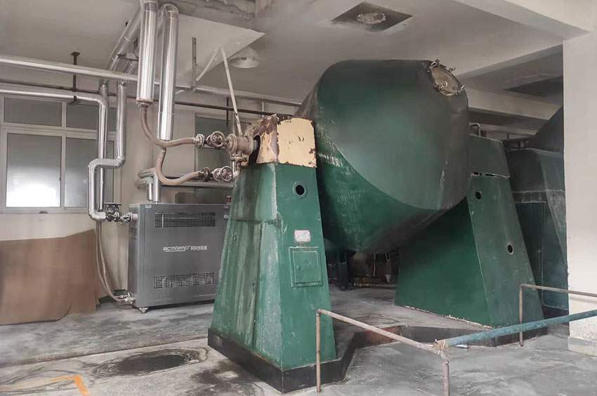 碳酸锂双锥回转真空干燥机控温技术解析与优化策略